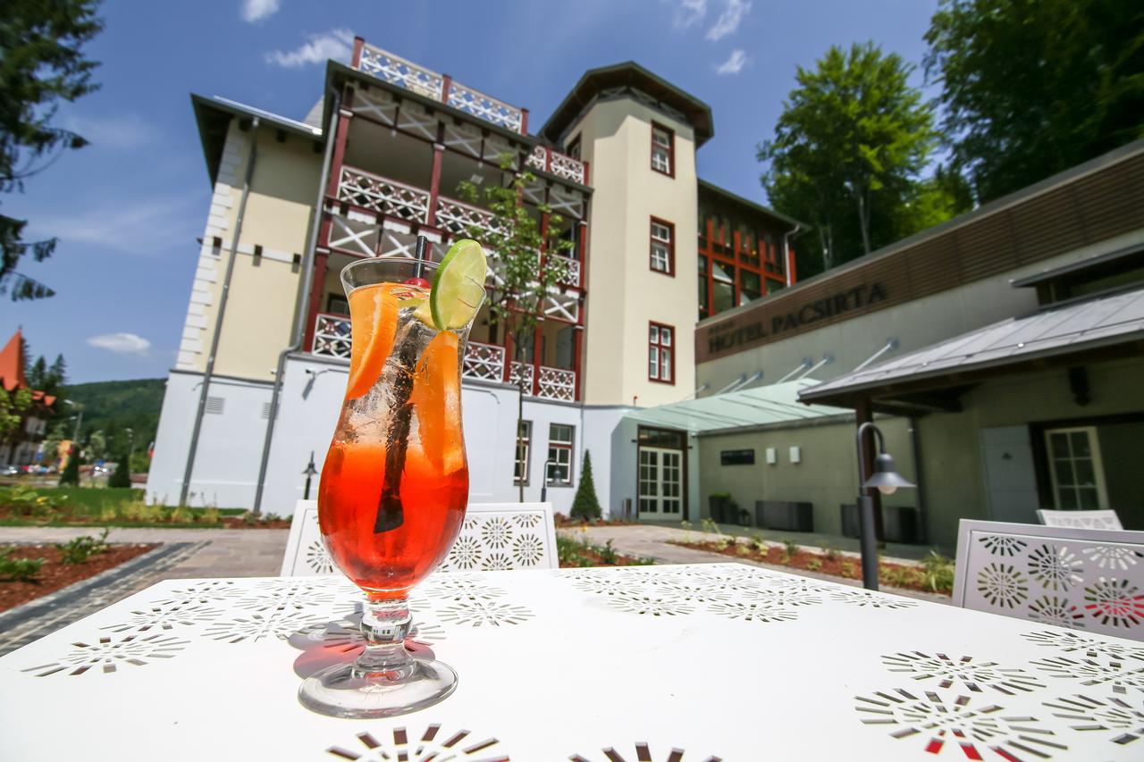 Hotel Pacsirta Sovata Exterior foto